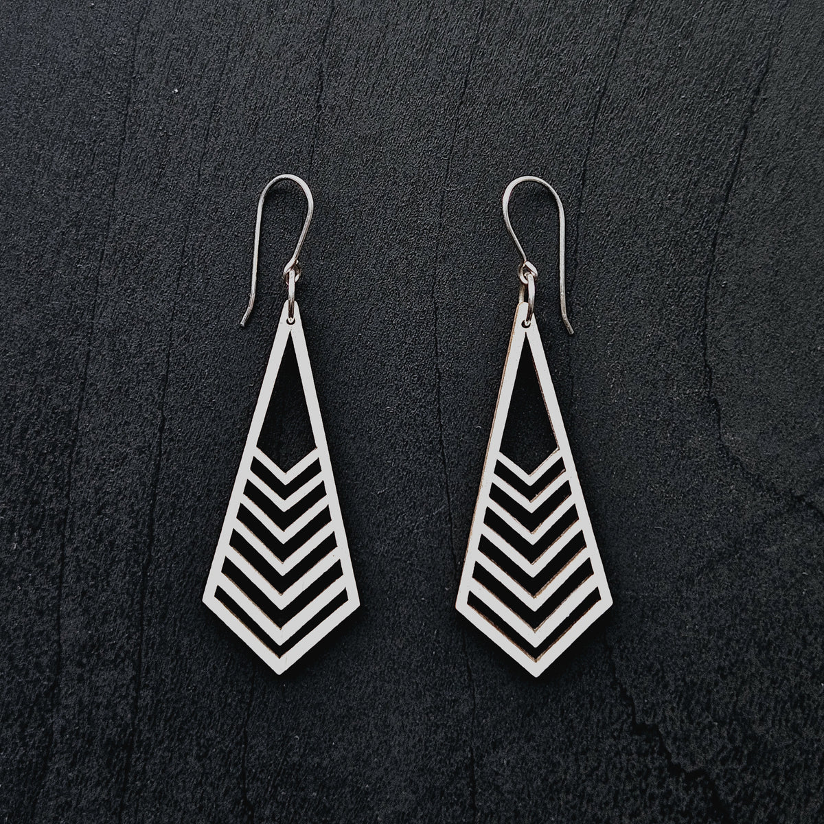 Salmiakinmuotoinen geometrinen puukoru