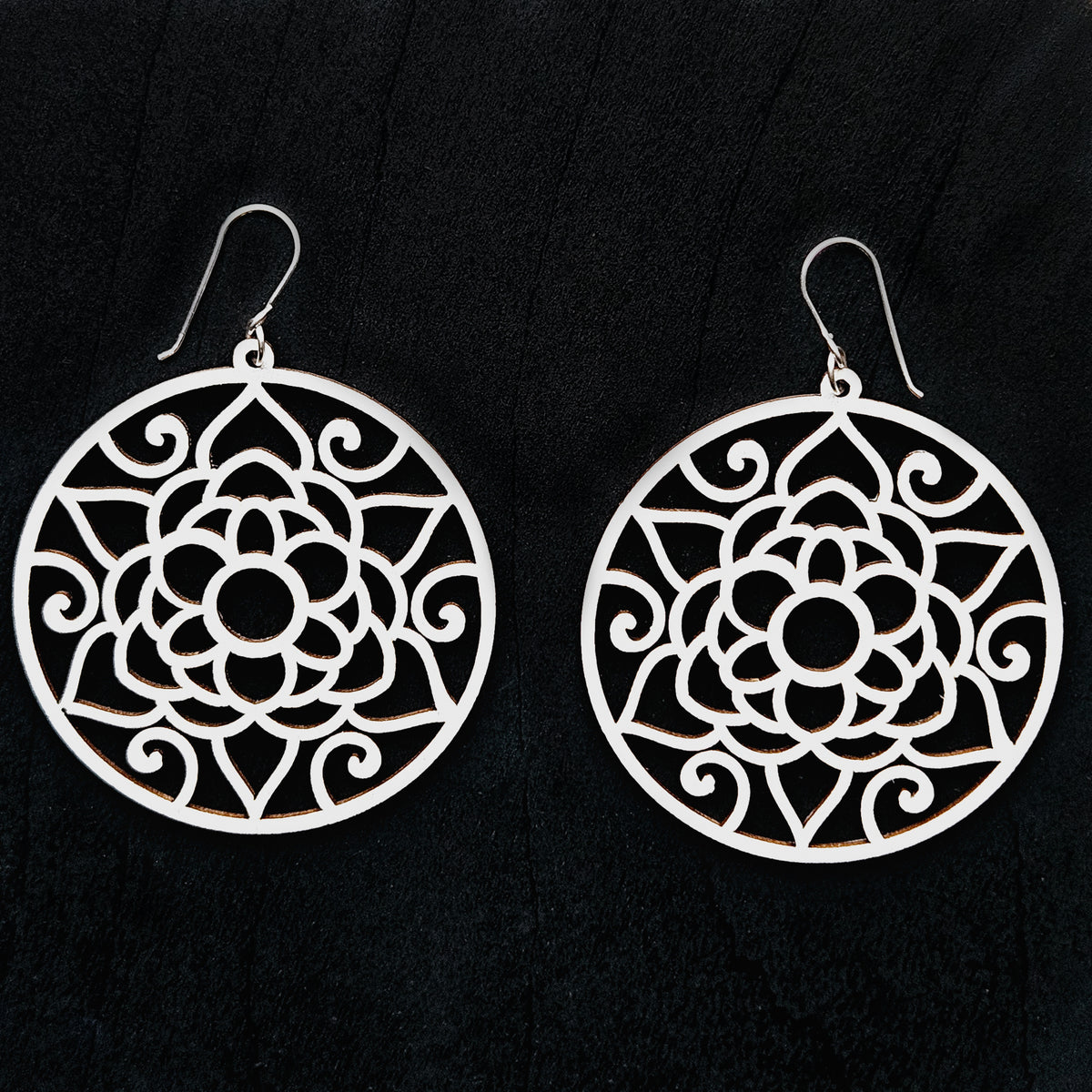 Puiset koristeelliset ympyrät