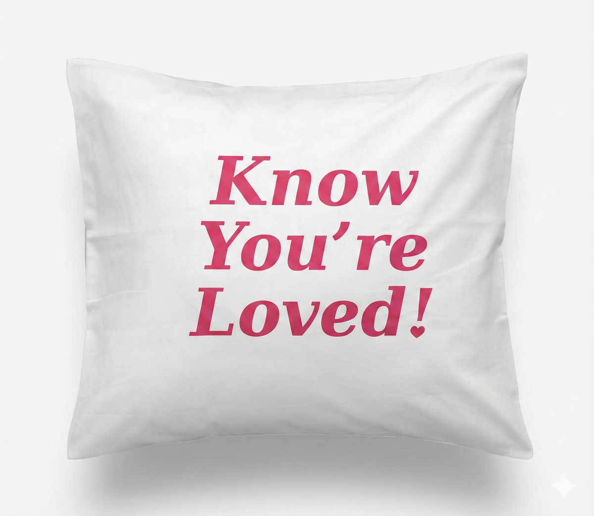 Know You're Loved! – Valkoinen satiinityynyliina 53×63 cm (taskulla)
