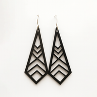 Puiset geometriset korut