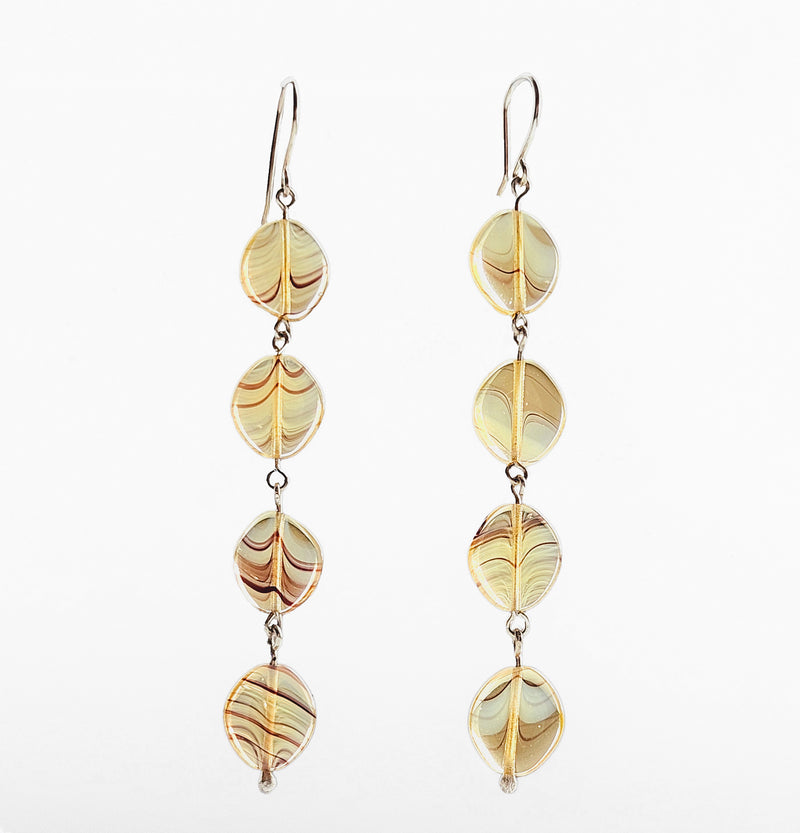 Fyra ovala pärlörhängen - Pihka