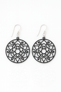 Puiset koristeelliset ympyrät