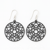 Puiset koristeelliset ympyrät